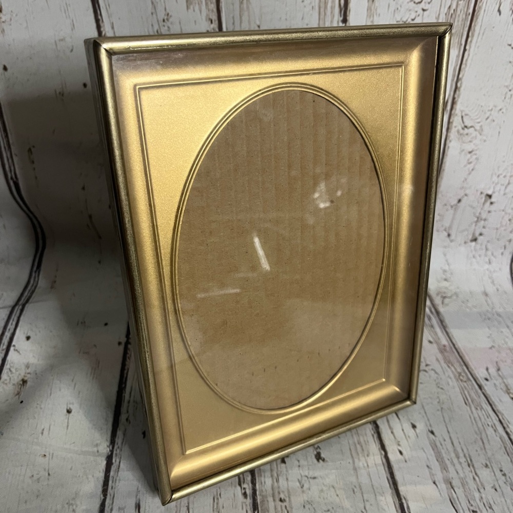Vintage 1970s Gold Tone Metal Picture Frame W/ Oval Shadow Box 6x8 Standing